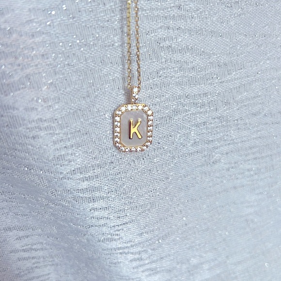 New WOT Mother-of-Pearl Initial “K” Necklace Pendant  14K Gold Plated - Picture 4 of 5
